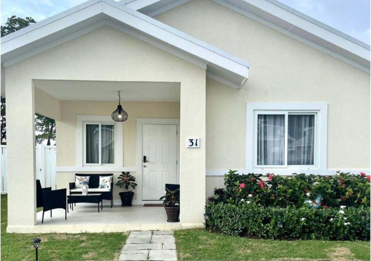 Seashore Vacation Home, Oceanpointe, Lucea, Jamaica Экстерьер фото