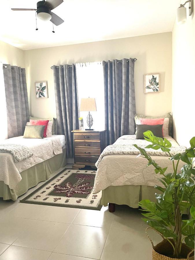 Seashore Vacation Home, Oceanpointe, Lucea, Jamaica Экстерьер фото